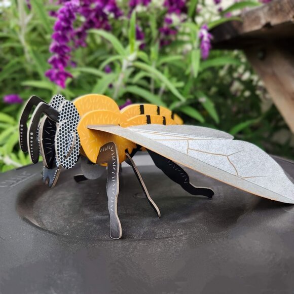 HONEY BEE MODEL Flapping Wing Eco Friendly Cardboard Honeybee Bee Figure - Picture 1 of 11